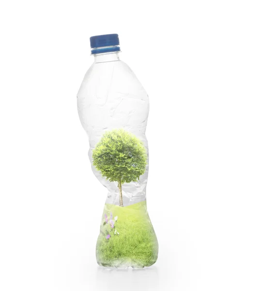 Bouteilles en plastique polycarbonate de recyclage des minéraux — Photo