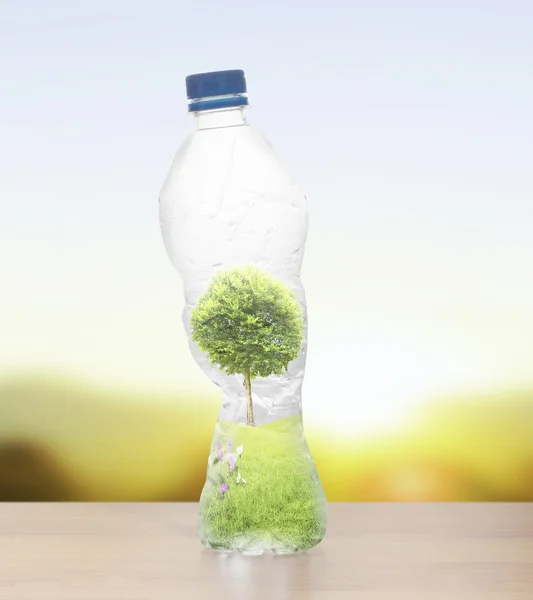 Polycarbonaat plastic flessen van minerale recycling — Stockfoto