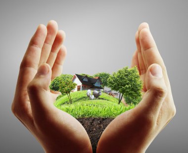 Ev insanların elinde. 