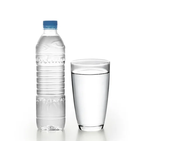 Butelka wody ze szkła — Zdjęcie stockowe
