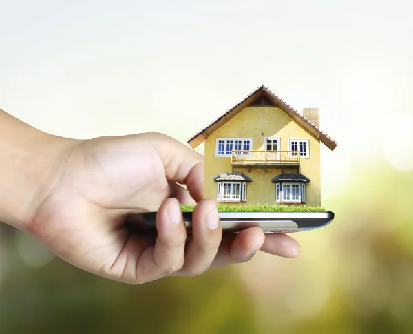 House on a mobile phone, in hand — Stock Photo, Image
