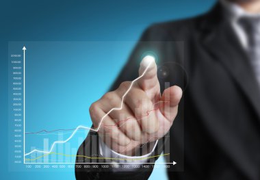 büyüme grafik gösteren iş adamı