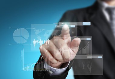 büyüme grafik gösteren iş adamı
