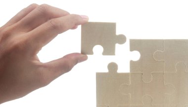 Yapbozu bağlıyorum. İş çözümleri başarı ve strateji kavramı