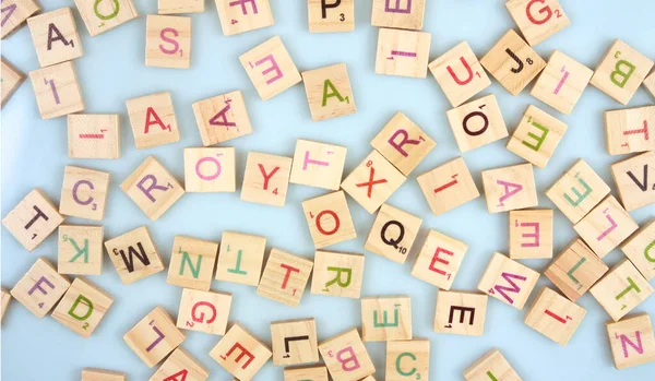 Quadratische Holzfliesen Mit Dem Englischen Alphabet Verstreut Mit Platz Für — Stockfoto