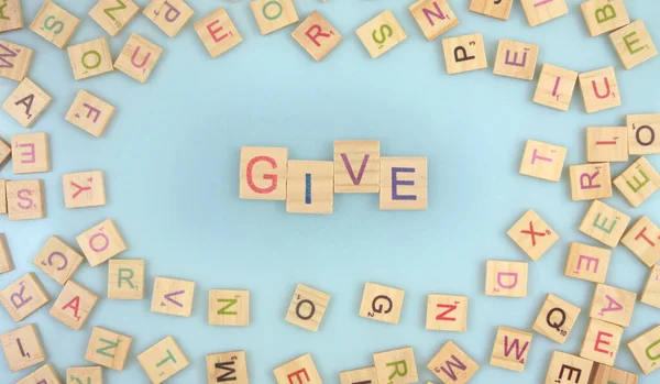 İngiliz alfabesi ile kare ahşap kiremitler metin için boşluk ile dağınık