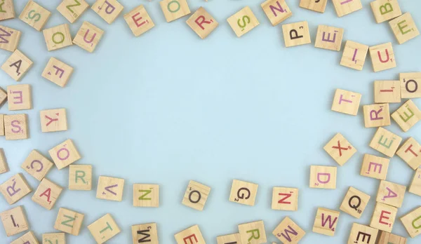 Quadratische Holzfliesen Mit Dem Englischen Alphabet Verstreut Mit Platz Für — Stockfoto