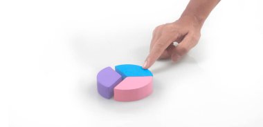 Çok renkli turta ahşabını bir elde birleştirme işi