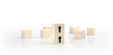 Simgeyle istiflenmiş tahta küp bloğunu yığın