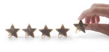 İnsan eliyle yükselen beş yıldızda artış, değerlendirme sınıflandırma konseptini artırma