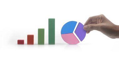 Çok renkli pasta grafiğini bir elde birleştirme işi