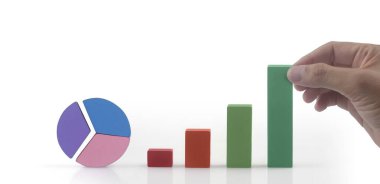 Çok renkli pasta grafiğini bir elde birleştirme işi