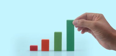 Çok renkli pasta grafiğini bir elde birleştirme işi