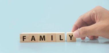 Tahta blok çizelgesi basamakları kopyalama alanı ve kelime ailesi ile