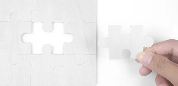 Puzzels Met Elkaar Verbinden Een Hand Zakelijke Oplossingen Succes Strategie — Stockfoto