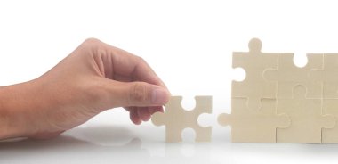 Yapbozu bağlıyorum. İş çözümleri başarı ve strateji kavramı