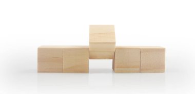 Ahşap küp şekil ve iş konseptine göre düzenlenir