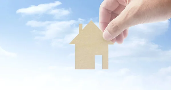 Mãos Segurando Casa Papel Casa Família Proteger Conceito Seguro — Fotografia de Stock