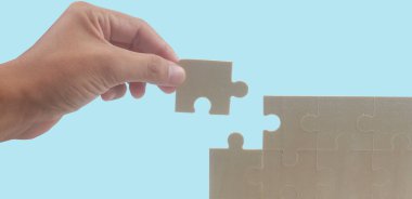 Yapbozu bağlıyorum. İş çözümleri başarı ve strateji kavramı