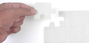 Yapbozu bağlıyorum. İş çözümleri başarı ve strateji kavramı