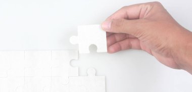 Yapbozu bağlıyorum. İş çözümleri başarı ve strateji kavramı