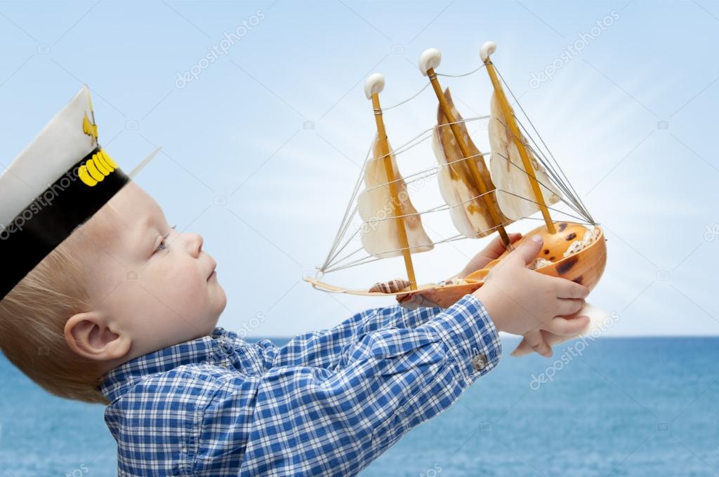 Small captain with the ship