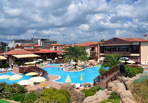 Piscina de hotel — Fotografia de Stock