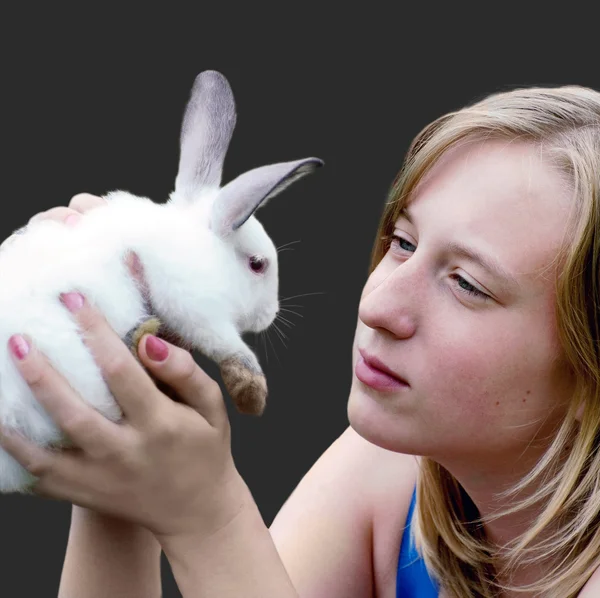 Wielkanoc królik w ręce młode dziewczyny — Zdjęcie stockowe