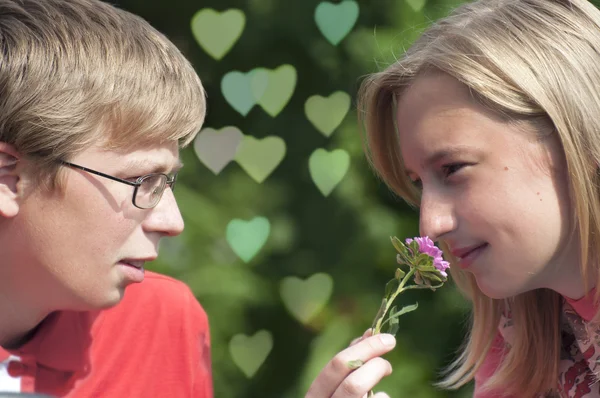 Happy young couple talking — Stock Photo, Image