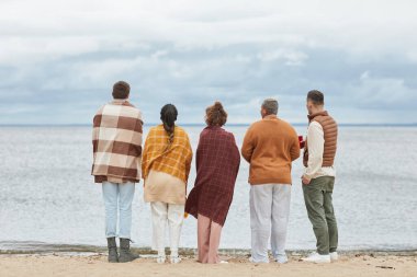 Göle Bakan Arkadaşlar