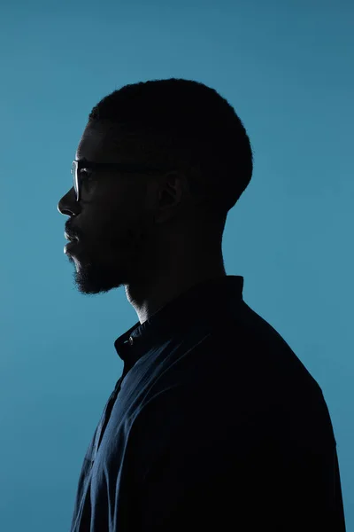 African American Man bär glasögon Side View — Stockfoto