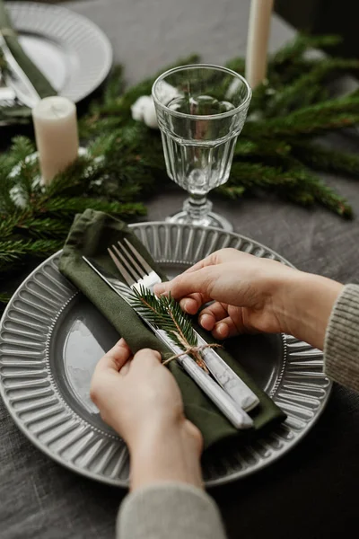 Decoración de mesa de comedor para Navidad — Foto de Stock