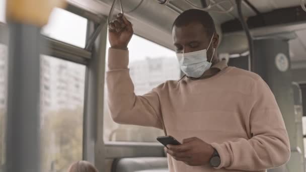 Waist Young Black Man Wearing Medical Mask Using Smartphone Riding — Stock Video