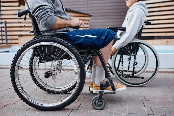 Personnes handicapées en fauteuil roulant — Photo