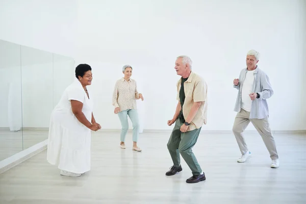 Clase de baile para personas mayores — Foto de Stock