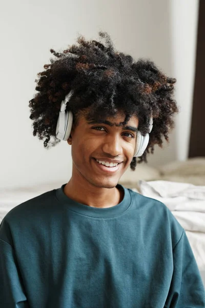 Retrato de adolescente afroamericano —  Fotos de Stock