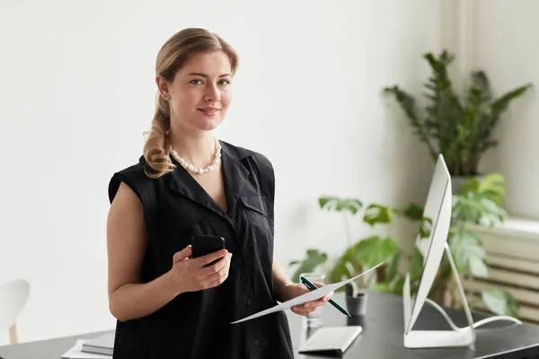 Successful Businesswoman in Office — Stock Photo, Image