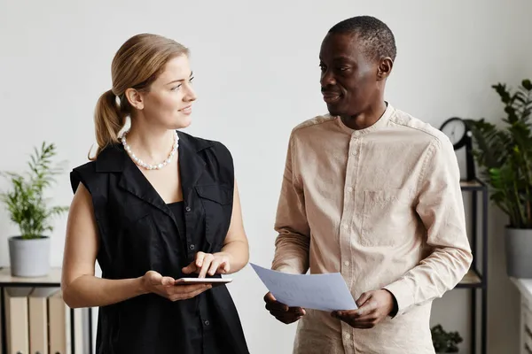 Två entreprenörer midjan upp — Stockfoto