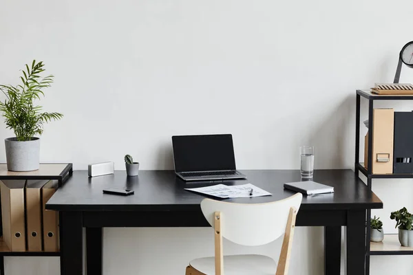 Білий домашнього офісу на робочому місці — стокове фото
