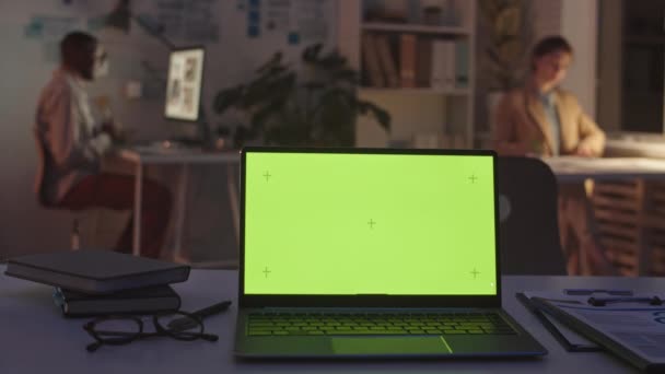 Stab Slowmo Shot Laptop Clipboards Financial Documents Desk Dark Office — Stock Video