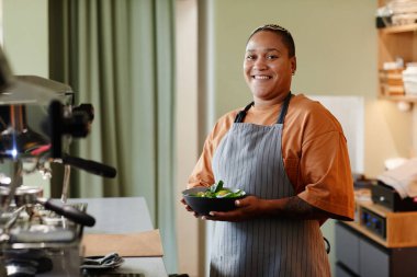 İşte Neşeli Kadın