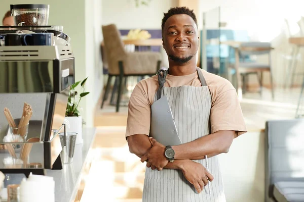 Mann arbeitet im Cafe Porträt — Stockfoto