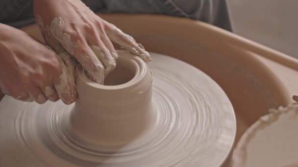 Pan Close Unrecognizable Female Hands Working Clay Pottery Wheel Workshop — Stock Video