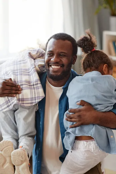 Feliz padre afroamericano — Foto de Stock