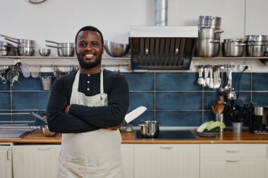 Afro-Amerikan Aşçı Mutfakta