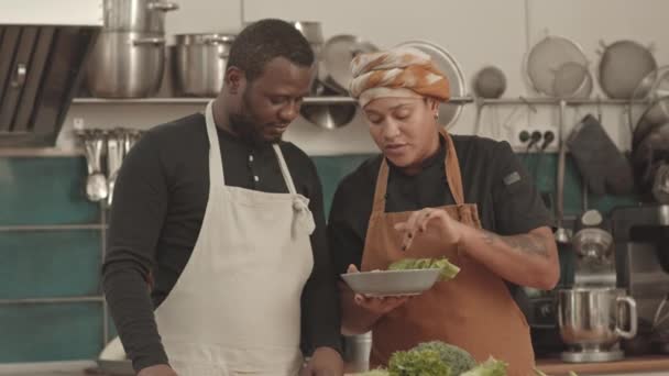 Tilting Young Female Chef Wearing Apron Turban Decorating Plate Salad — Stock Video