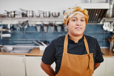 mutfak kadın aşçı