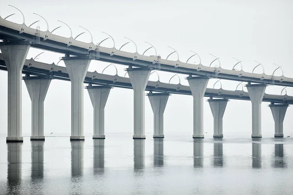 Ponte industriale minimo — Foto Stock