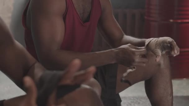 Média Lentidão Tiro Dois Sérios Afro Americanos Boxers Masculinos Envolvendo — Vídeo de Stock