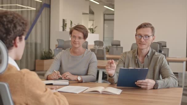 Medium Slowmo Shot Two Employers Managers Talking Candidate Sitting Table — Stock Video